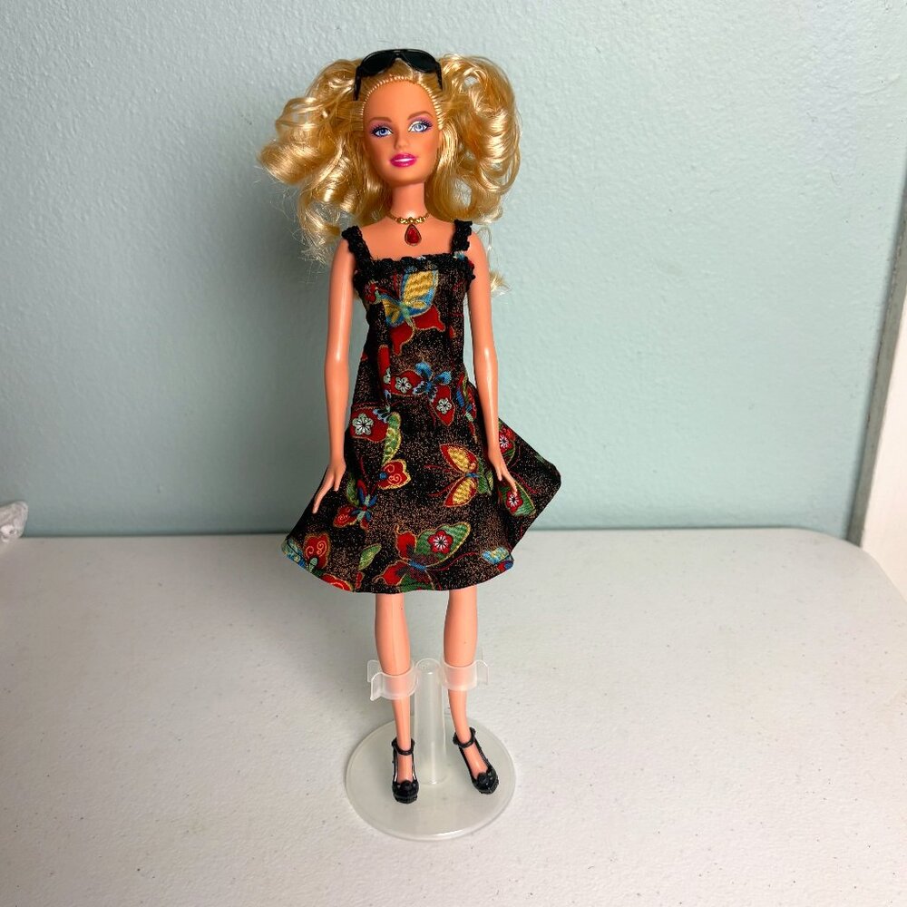 2006 Mattel Barbie as Three Muskateers Singing Corrine Doll 2 Songs Fresh Batter